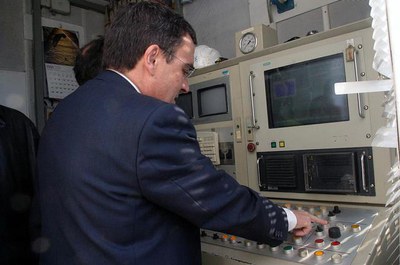 L'alcalde ha posat en marxa la nova tuneladora.