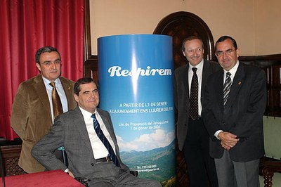 L'alcalde, amb el tinent d'alcalde Lluís Pere Alonso i els regidors Candi Villafañe i Gerard Ferrer han presentat la campanya.