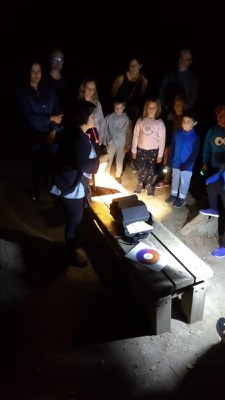 La canalla van gaudir d'aquesta singular activitat nocturna.