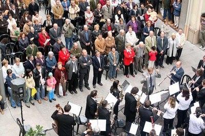 El concert institucional de la banda municipal ha tingut lloc a la nova zona peatonal del carrer Pi i Margall.