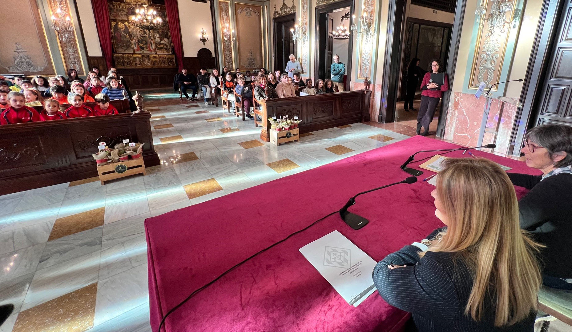 La primera tinenta d’alcalde Begoña Iglesias ha destacat els 18 anys de la iniciativa i que “la Paeria i el món educatiu fem bon equip per vetllar per la biodiversitat, l’estalvi energètic i la reducció de residus”.