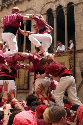 Àngel Ros animant els Castellers de Lleida.