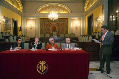 El paer en cap ha felicitat l'autor del llibre, Jesús Villafranca.