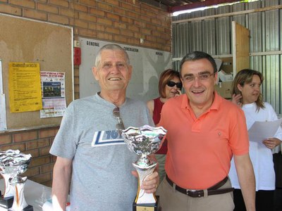 El paer en cap ha entregat el trofeu a alguns participants.