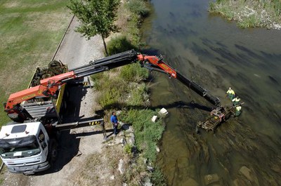 A sol·licitud de la Paeria, Endesa ha incrementat el cabal del riu per fer la neteja.