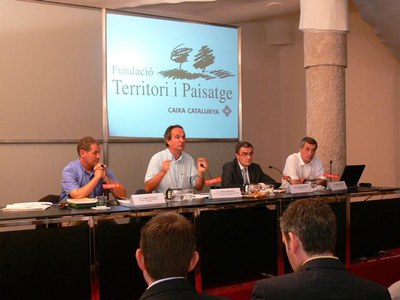 El llibre recull el conjunt de propostes que conformen una alternativa al projecte de construcció del canal Segarra-Garrigues..