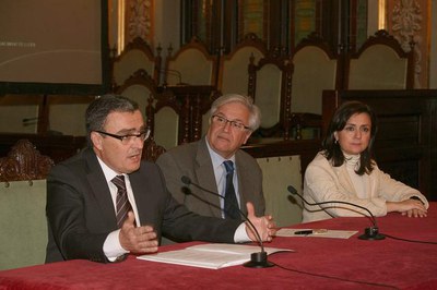 Àngel Ros i Joan Clos amb la secretària de Turisme, Amparo Fernández..