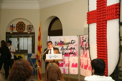 Àngel Ros també ha participat en la marató del col·legi Lestonnac "L'ensenyança" amb la lectura d'un fragment de "La plaça del Diamant"..