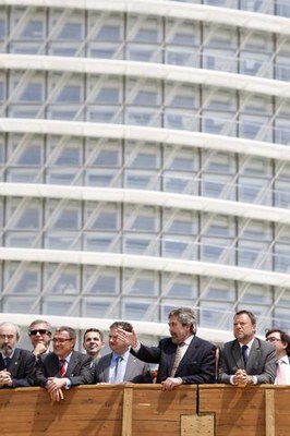 Ros, amb la resta d'alcaldes de les ciutats AVE, ha visitat les obres de l'Expo..