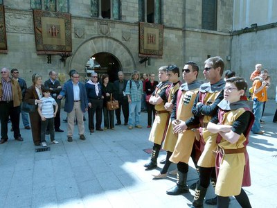 Les comparses han desfilat per davant del Palau de la Paeria.