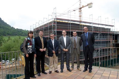 El nou centre del CTFC està situat a la finca Can Mascaró, a 1,5 km de la carretera vella de Sant Llorenç de Morunys. A la imatge, Ros, acompanyat de….