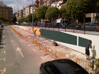 Els artistes CISCO KSL i Nadie han estat les guanyadors del concurs convocat per decorar el mur..