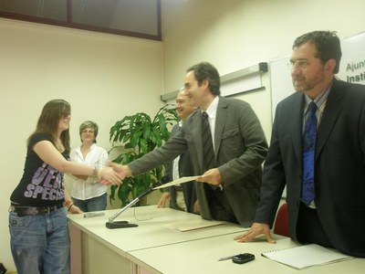 Josep Presseguer, lliurant un dels diplomes..