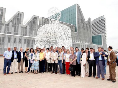 Els membres de la corporació municipal han recorregut les instal·lacions de l'Expo Saragossa 2008..