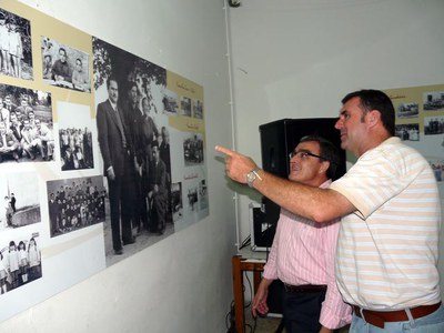 El local social acull una exposició de fotografies antigues de veïns de la partida.
