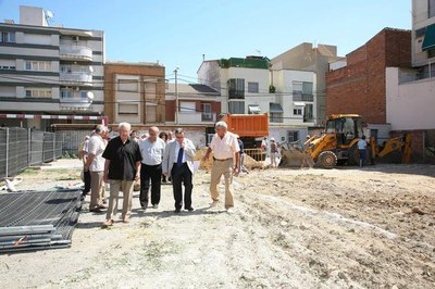 Els terrenys on s'edificaran les noves instal·lacions es troben en un solar annex a l'actual llar i al col·legi l'Esperança.