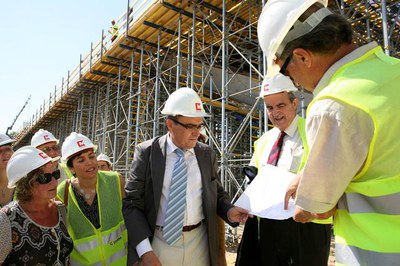 L'enginyer Javier Manterola, autor del projecte, ha estat present a la visita d'avui. A la imatge, a la dreta del paer en cap..