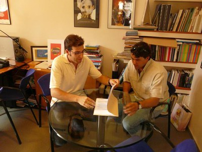 Oriol Yuguero, amb l'alcalde d'Alfarràs..