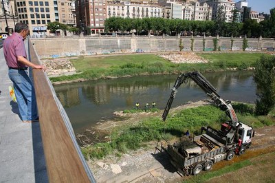Una imatge de l'operació, des del Pont Vell..