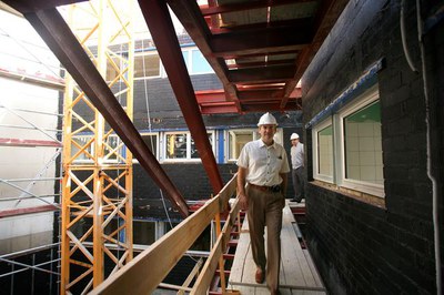 S'hi estan construint 19 pisos d’HPO en règim de lloguer i 2 locals en la planta baixa de l'edifici..