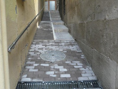 La reurbanització del carrer ha servit per millorar l'accessibilitat per a les persones amb mobilitat reduïda.