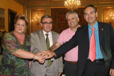 Rosa Palau(UGT), Àngel Ros, Jaume Sellés (CCOO) i Josep Presseguer han signat l'acord..