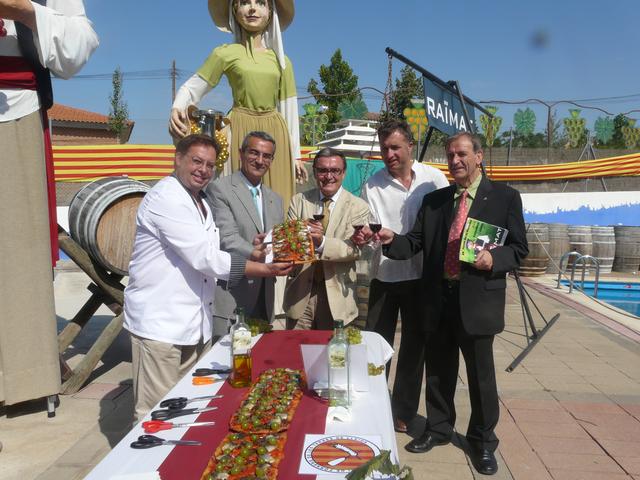 La novetat d'enguany ha estat una coca de 25 metres realitzada pel gremi de forners de Lleida