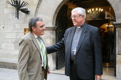 El paer en cap ha mostrat al bisbe el Palau de la Paeria..