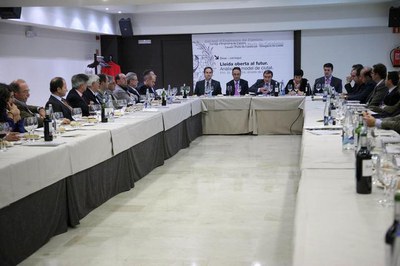 L'alcalde, Àngel Ros, ha estat acompanyat en la presidència pels tinents d'alcalde Marta Camps i Josep Presseguer..