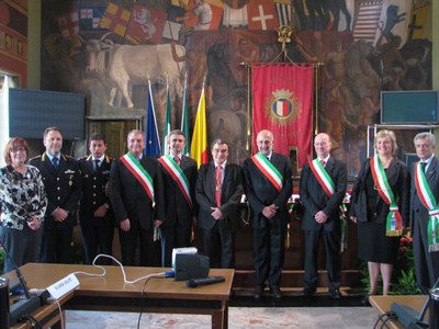 Àngel Ros i Sara Mestres amb els alcaldes del Consorci de Policia.