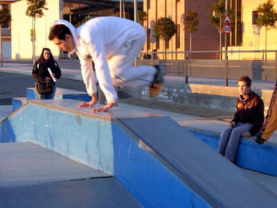 El parkour és un esport urbà.