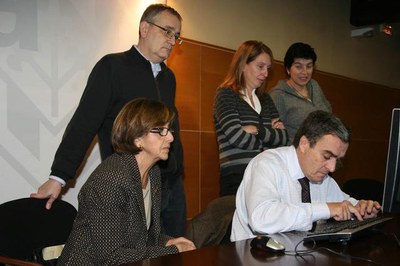 L'alcalde ha respost les consultes de l'alumnat des de la Paeria..