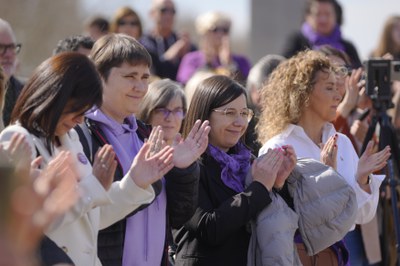 Una àmplia representació de la Corporació Municipal ha assistit a l'acte per commemorar el 8M.
