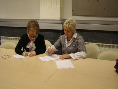 La presidenta de l'IMAC i la directora del Centre de Titelles..