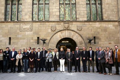 El paer en cap, acompanyat del sots-delegat del govern i representants dels diferents partits polítics i institucions de la ciutat, ha presidit la co….
