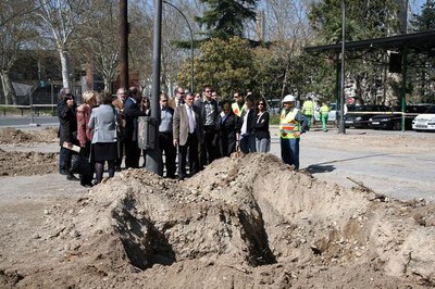 La pavimentació abasta 15.098 m2 i se centra en la zona on s'ubiquen les penyes de l'Aplec del Caragol..
