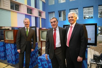 Manuel Campo Vidal, president de l'Academia de la Televisión, Àngel Ros, i Francisco Ros, en el plató on avui es desenvolupa el Fòrum de la TDT, just….