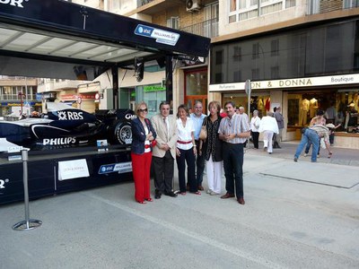 2) Un exemplar de Fórmula 1 s'ha exhibit a Bisbe Ruano tota la jornada.