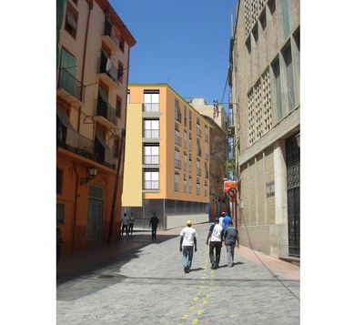 L'edifici ocuparà un xamfrà situat entre els carrers Cavallers (a la imatge) i el carrer Galera..