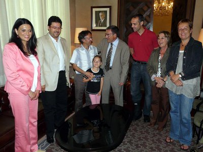 2) L'alcalde i els regidors han felicitat Garra.