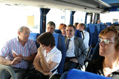 Els alcaldes dels municipis que recorre la línia han estrenat el nou servei..