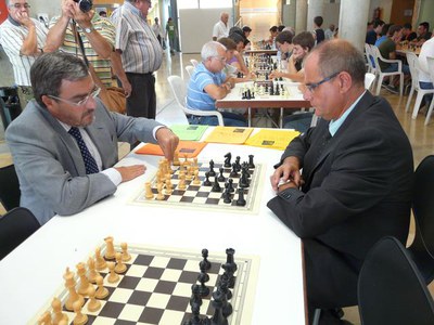 El paer en cap ha disputat una partida d'escacs amb el president de l'AAVV Balàfia.