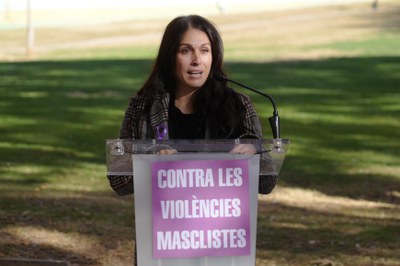 Raquel Azanar ha estat l'encarregada de llegir el Manifest que contenia la Declaració Institucional Unitària.