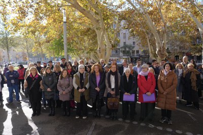 L'acte ha comptat amb una nombrosa representació institucional, en què les dones han tingut un paper preeminent.