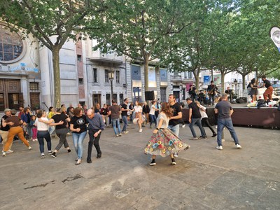 El ball a ritme de swing ha mogut la Rambla durant bona part de la tarda.