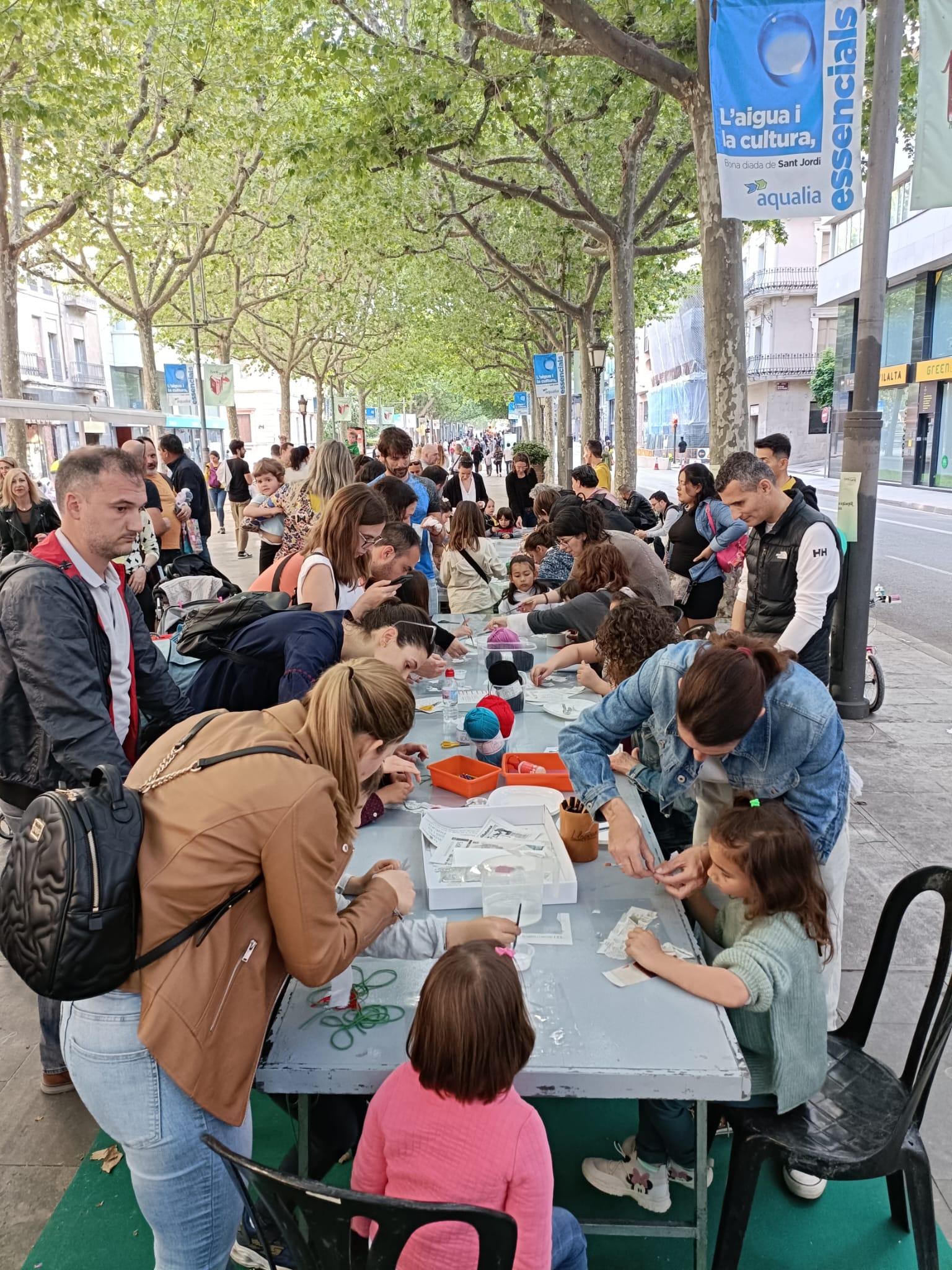 Els nens i les nenes han tingut un pes especial durant els actes programats als actes pòrtic de la Diada de Sant Jordi