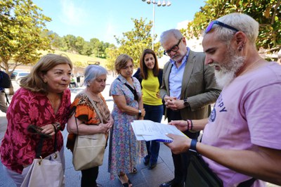 L'alcalde i els tècnics municipals han conversat sobre les actuacions amb representants del veïnat.