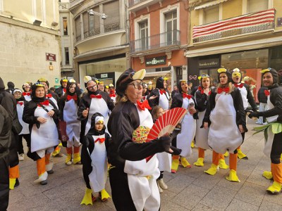 La comparsa dels pingüins de Pau Pi, com cada any, ha estat a l'alçada..