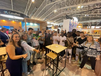 L'alcalde Larrosa amb l'equip dels tallers de l'IMO que ha fer realitat l'estand que Paeria dedica a l'Horta de Lleida.