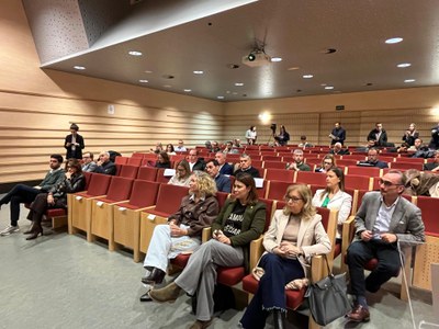 Regidores, regidors, representants d'altres institucions i expositors han assistit a la presentació.